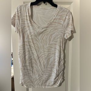 Isabel Maternity Short Sleeve V-neck side shirred White/Tan T-shirt Medium